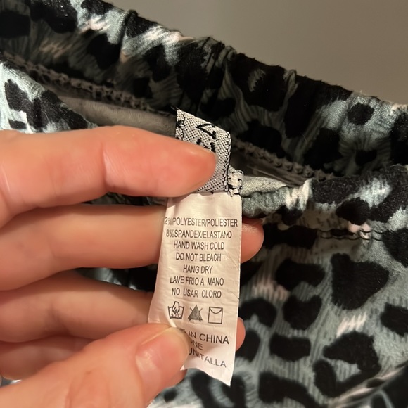 Snow Leopard athletic leggings - Picture 5 of 6